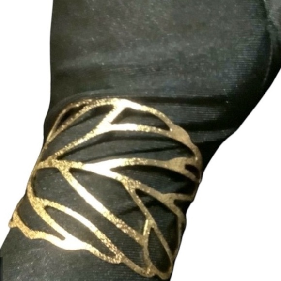 💥2/$24 or 3/$30💥 Stunning gold hollow leaf bracelet. Adjustable size. Cuff style - Picture 2 of 6